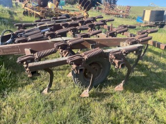 International 2-10 23 Tyne Scarifier 