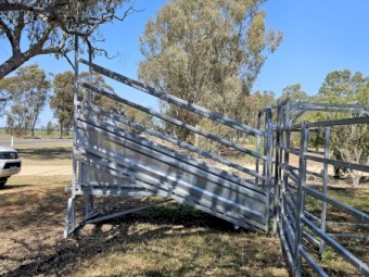 Portable cattle yards 