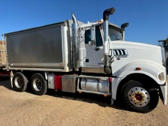 2013 Mack CMHR Truck and Byrne Quad Dog