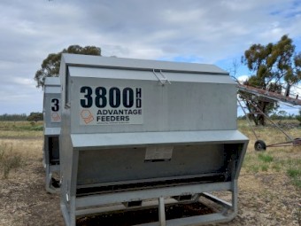 Advantage Feeders 3800HD