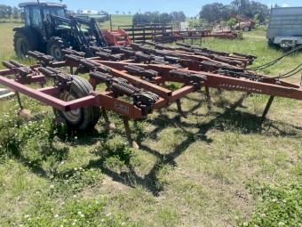 1989  international 211 29 Tyne Scarifier 