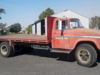 1974 Dodge D5N 600 Tray Truck