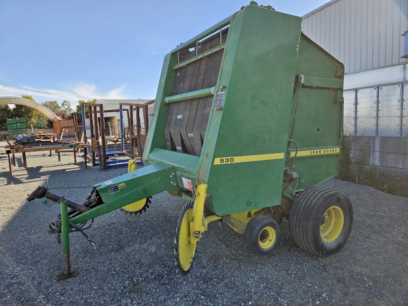 John Deere 530 Baler
