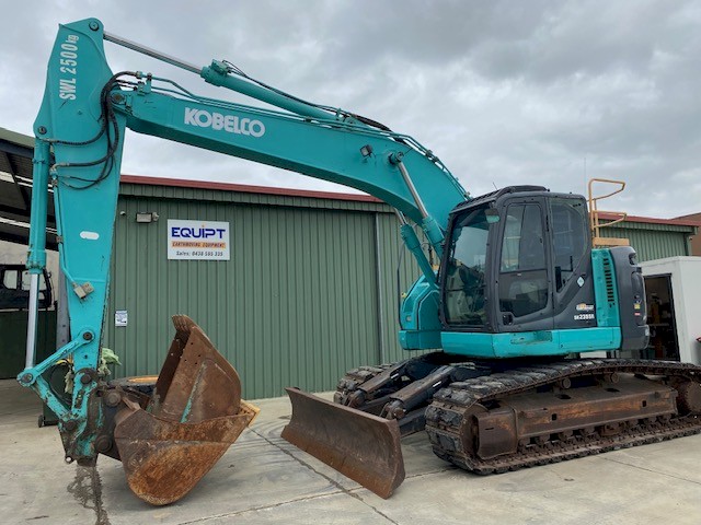 KOBELCO SK235SR-2 WITH BLADE WORK READY