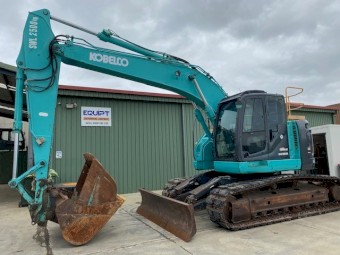 KOBELCO SK235SR-2 WITH BLADE WORK READY
