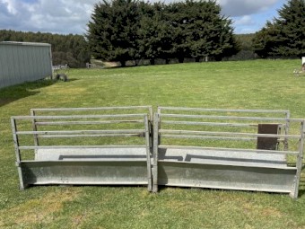 Peak Hill Air Rotate Sheep Handler 