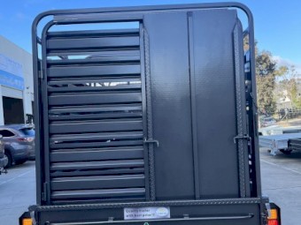 Trailers Star 20x6 Tri-axle Cattle trailer 4.5t Rated (Axle and Tyres rated at 6t) Double Centre Divider With Removable Cattle Cage