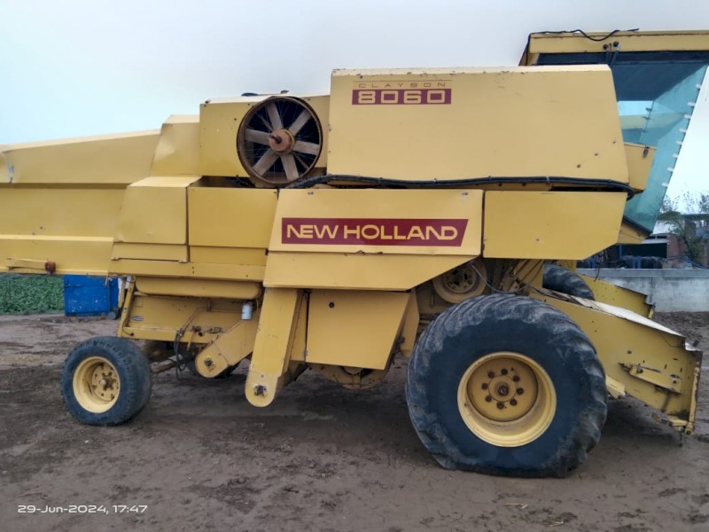 WANTED New Holland Header 8060 or 8070 or 8080