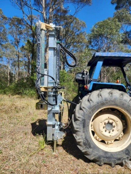 ELGRA HYDRAULIC PERCUSSION POST DRIVER HIGH LIFT 3.6MTRS UNDER THE TAMPER PAD.