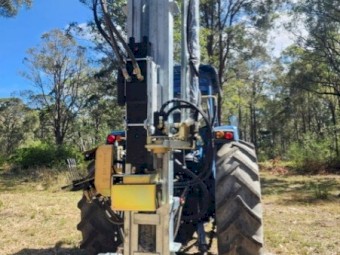 ELGRA HYDRAULIC PERCUSSION POST DRIVER HIGH LIFT 3.6MTRS UNDER THE TAMPER PAD.