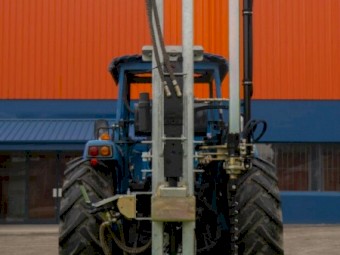 ELGRA HYDRAULIC PERCUSSION POST DRIVER HIGH LIFT 3.6MTRS UNDER THE TAMPER PAD.