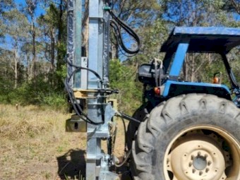 ELGRA HYDRAULIC PERCUSSION POST DRIVER HIGH LIFT 3.6MTRS UNDER THE TAMPER PAD.