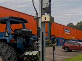 ELGRA HYDRAULIC PERCUSSION POST DRIVER HIGH LIFT 3.6MTRS UNDER THE TAMPER PAD.