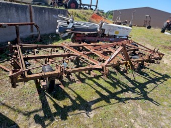 International 24 Tyne Scarifier