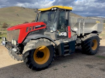 JCB Fastrac 3230 with Southern Spreader