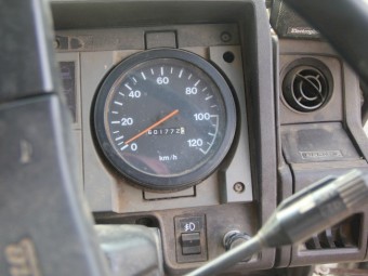 1986 Diesel Manual Hino FF Series Tray truck with removeable livestock body 23 feet