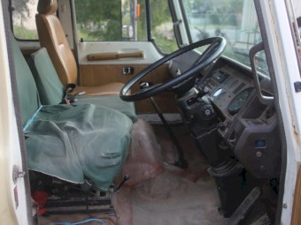 1986 Diesel Manual Hino FF Series Tray truck with removeable livestock body 23 feet