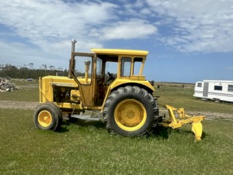 1970 Chamberlain C670 Tractor
