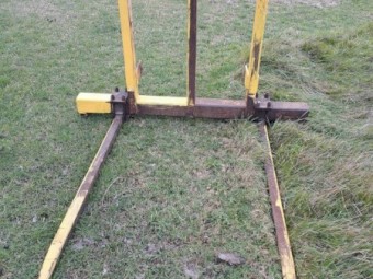 1970 Chamberlain C670 Tractor