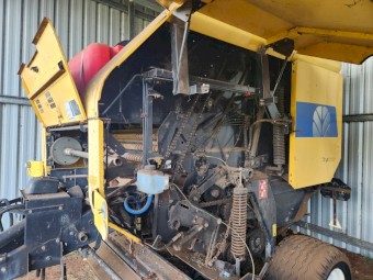 New Holland BR7070 Round Baler