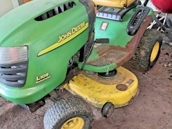 John Deere L108 Ride On Mower