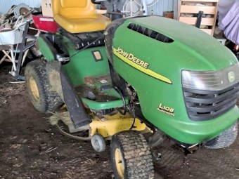 John Deere L108 Ride On Mower