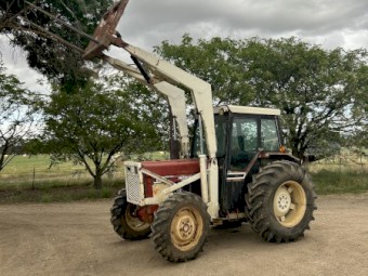 International 684 FWA loader Tractor 