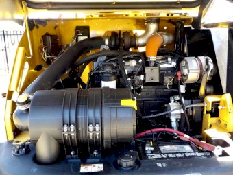 LATE MODEL VERMEER BC1500 SMART FEED COMMERCIAL 15" DIESEL WOOD CHIPPER