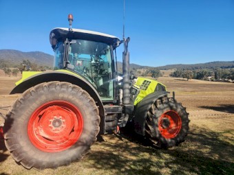 Claas Arion 630 Tractor with Loader