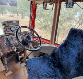 Versatile 855 Tractor