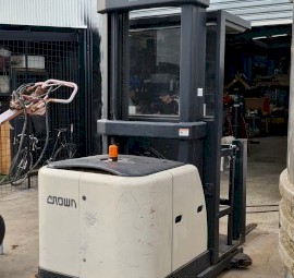 Crown SP3400 Series Stock Picker Forklift Incl. Battery Charger