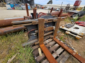 Forklift Hydraulic Rotate & Squeeze Attachment