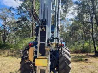 ELGRA S89 100 CELL HIGH LIFT HYDRAULIC PERCUSSION POST DRIVER