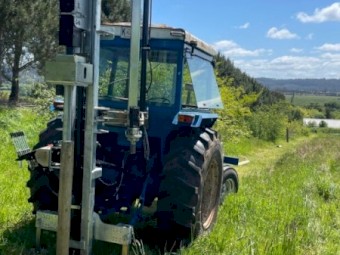 ELGRA SERIES 89 50 CELL  HYDRAULIC PERCUSSION POST DRIVER .