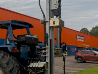 ELGRA SERIES 89 50 CELL  HYDRAULIC PERCUSSION POST DRIVER .