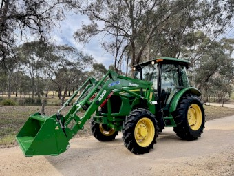 John Deere 5083E Tractor / Loader