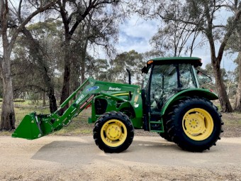 John Deere 5083E Tractor / Loader