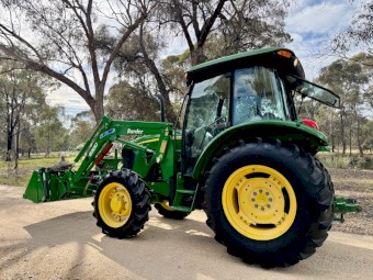 John Deere 5083E Tractor / Loader