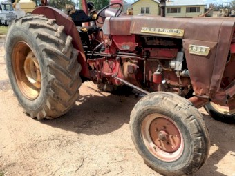 International 624 Tractor