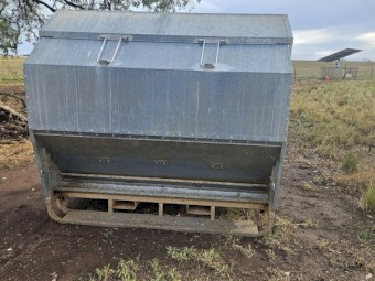 Universal Lickfeeders 4200