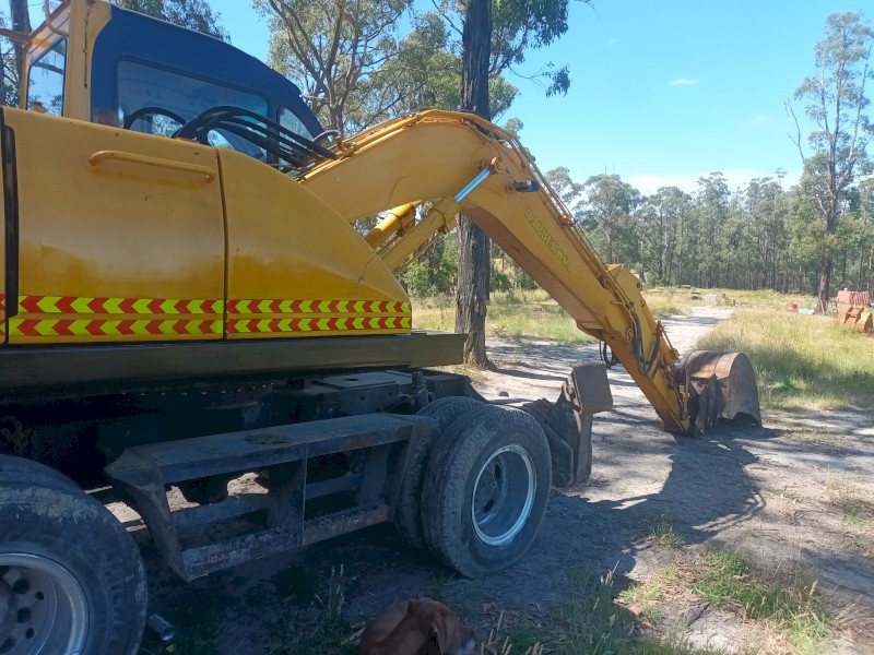 Samsung 8x8 AWD Excavator