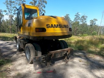 Samsung 8x8 AWD Excavator