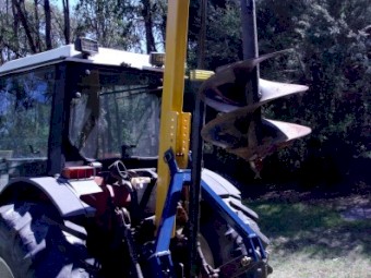 Daken Post Hole Digger