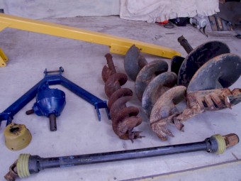 Daken Post Hole Digger