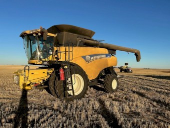 2014 New Holland CR 9090 Header