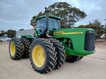 John Deere 9220 Tractor