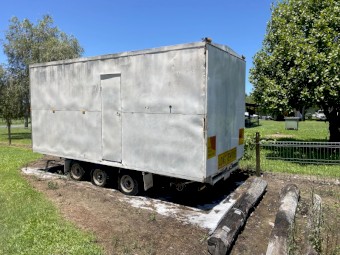 2000 Tri Axle Fully Enclosed Trailer