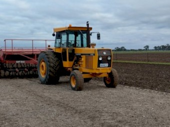 1979 Chamberlain 4480 Tractor