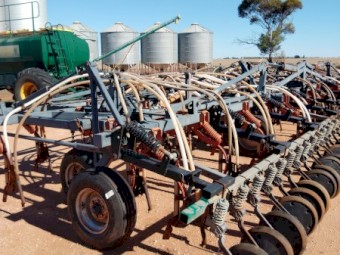 Simplicity Air Cart / Flexicoil Airseeder Bar