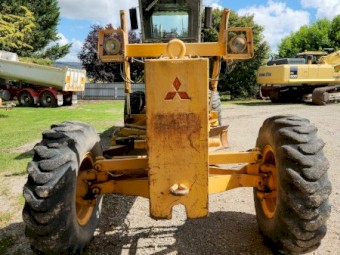 Mitsubishi MG400 Grader (Caterpillar 12G size and spec)